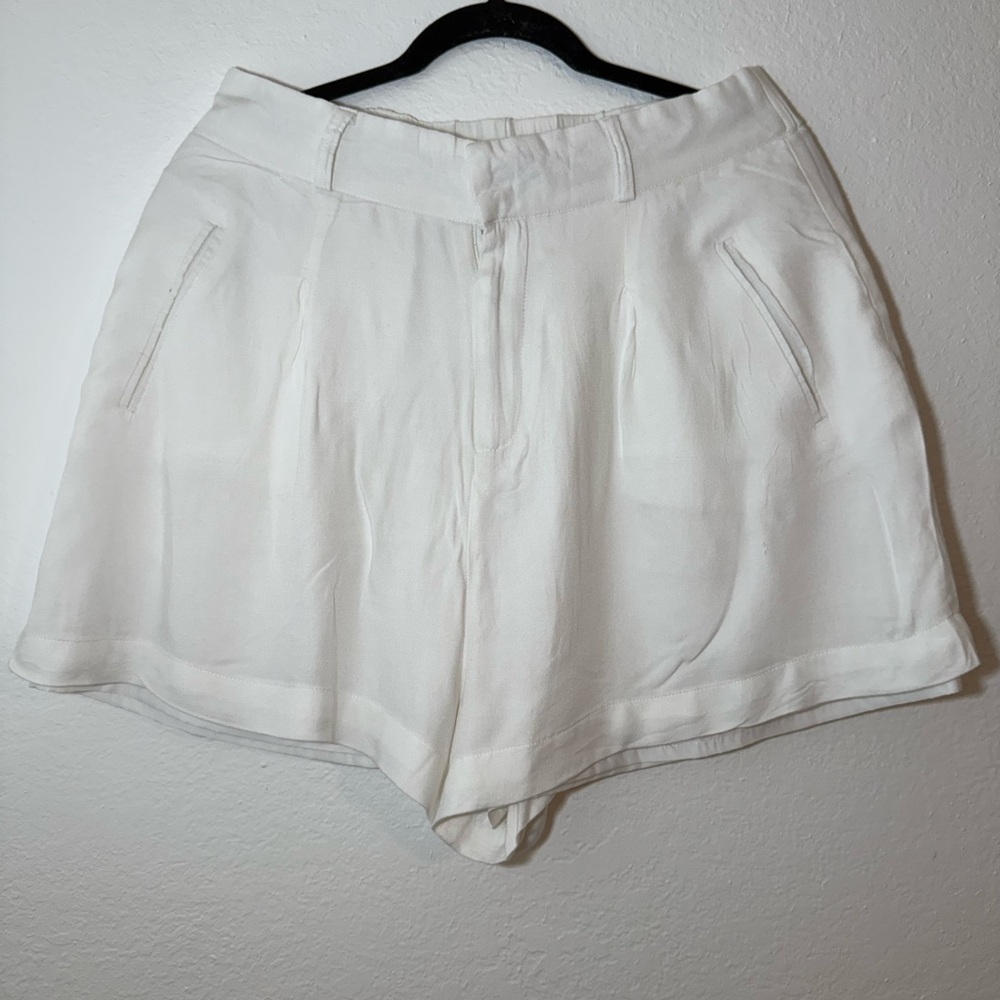 BB Dakota Elegant Cream Skorts